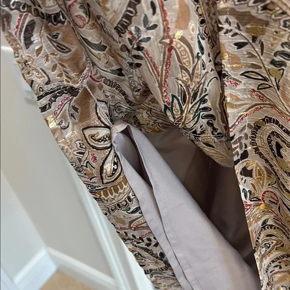 Elegant Paisley Dress in Gold and Brown - Picture 8 of 8